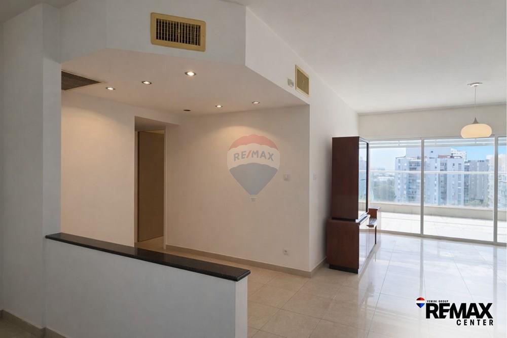 Apartment for Sale in Bat Yam - Image 4