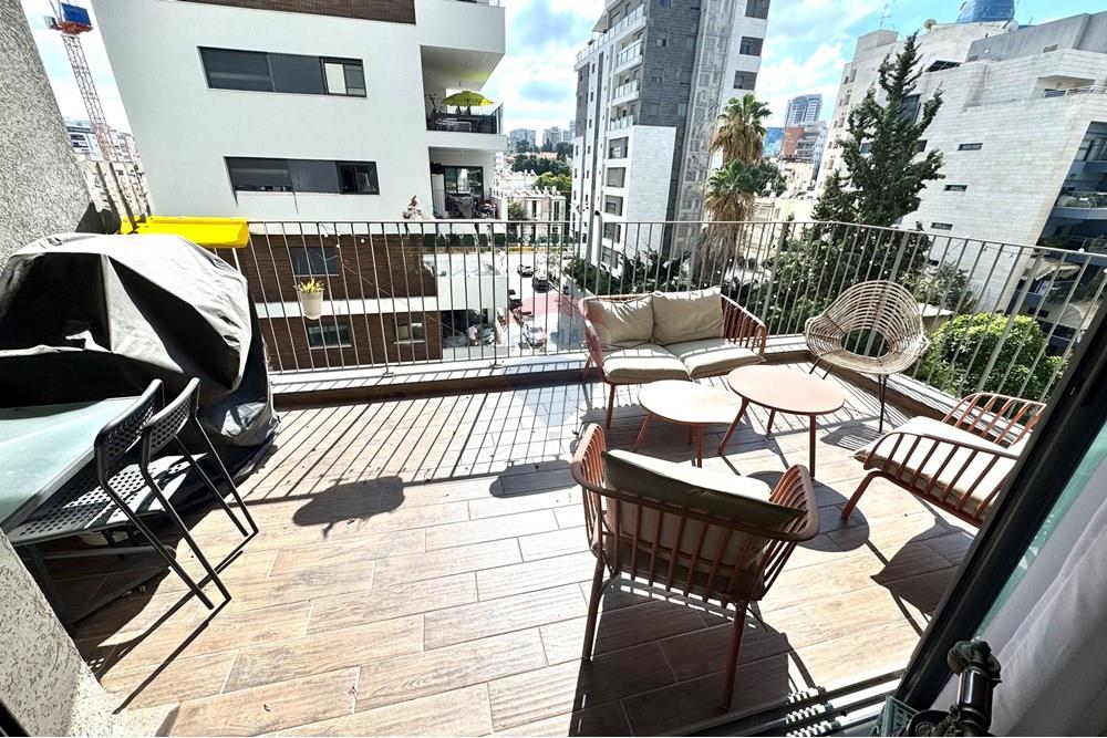 Apartment for Sale in Ramat Gan - Image 2