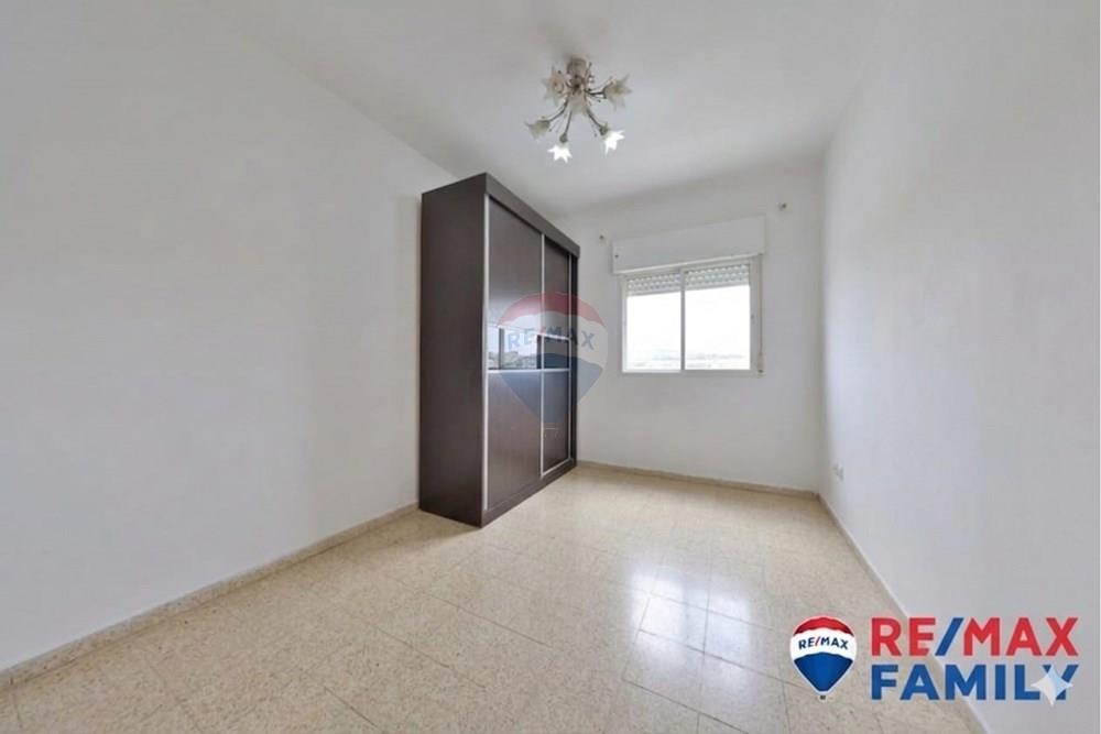 Apartment for Sale in Kiryat Yam - Image 3