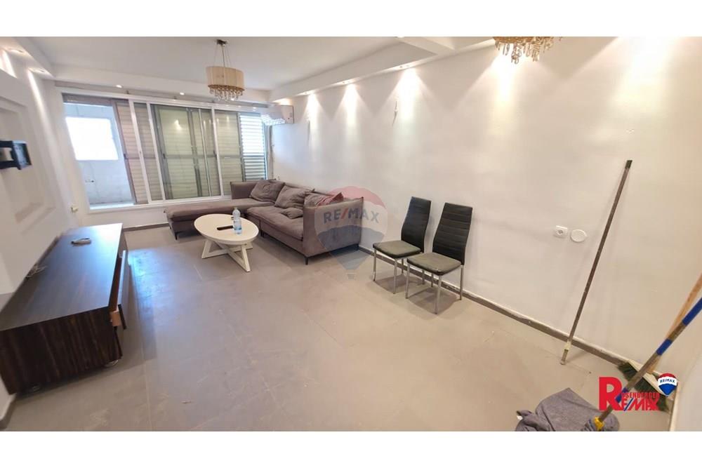 Apartment for Sale in Holon - Image 2