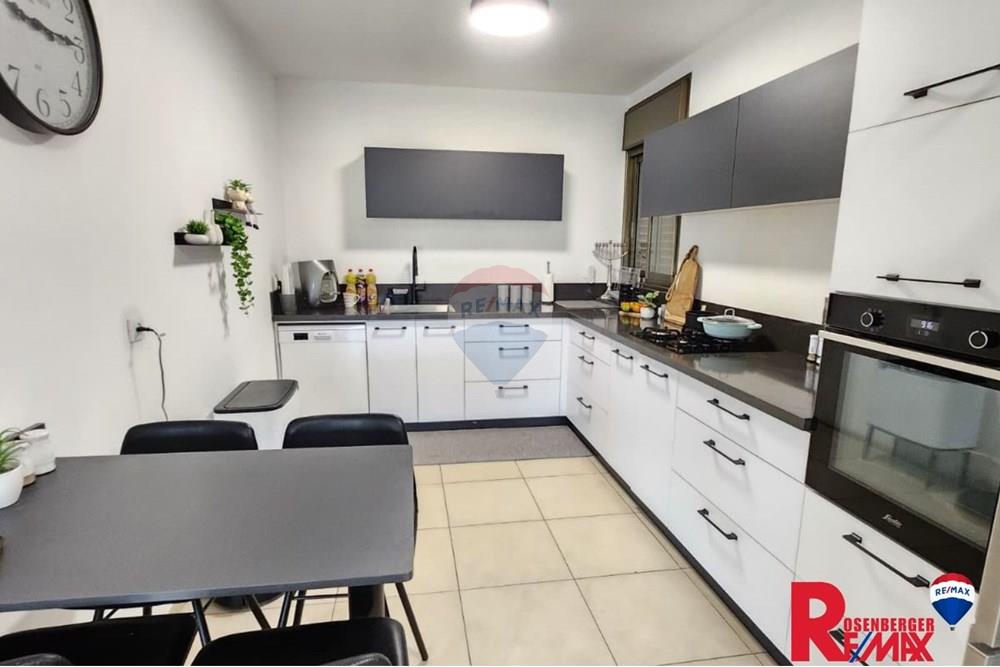 Apartment for Sale in Holon - Image 4