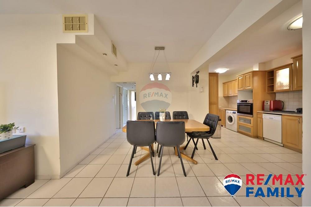 Apartment for Sale in קרית מוצקין - Image 4