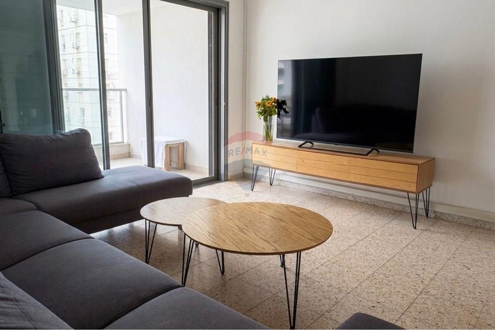 Apartment for Sale in Ganei Tikva - Image 3