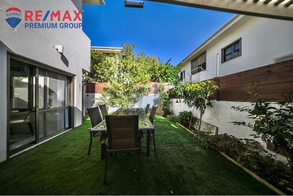 Condo for Sale in שוהם - Image 1