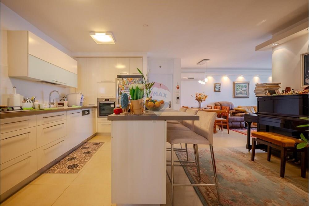 Apartment for Sale in Tel Aviv - Image 4