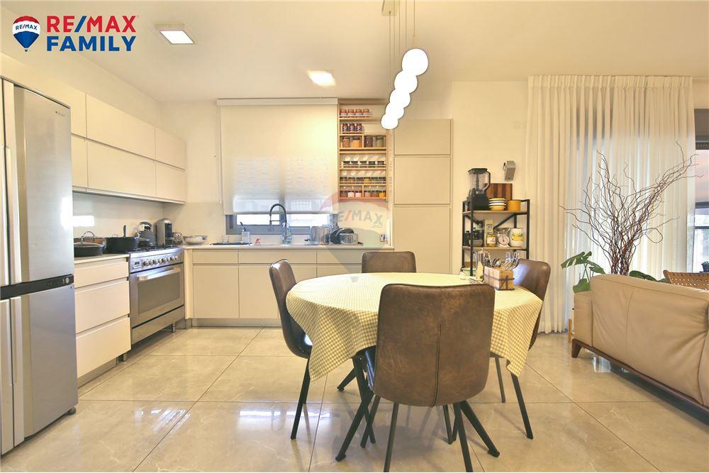Apartment for Sale in קרית מוצקין - Image 3