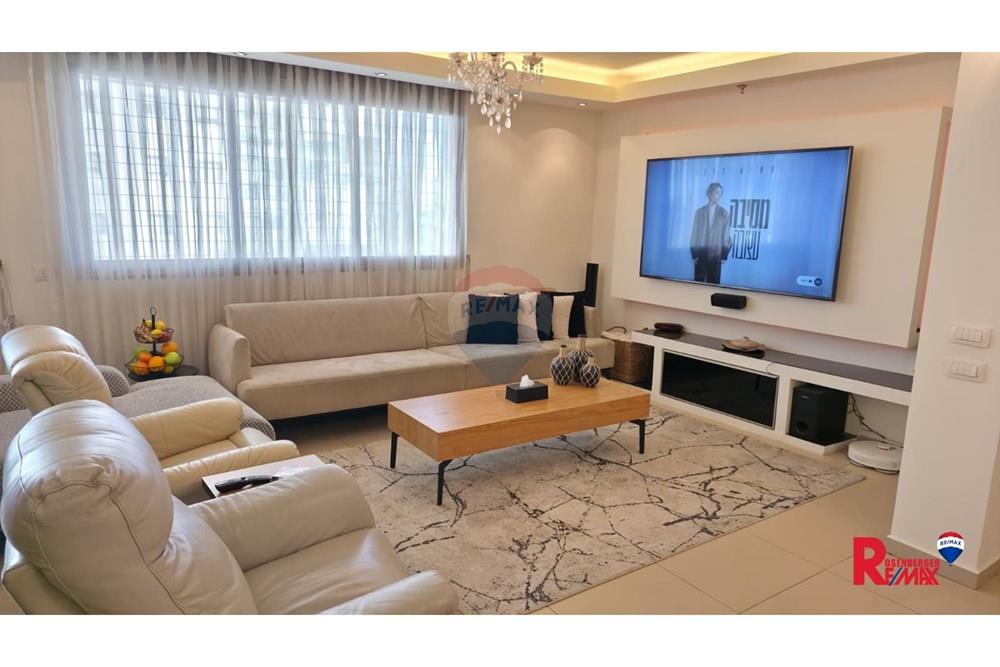 Apartment for Sale in Holon - Image 2