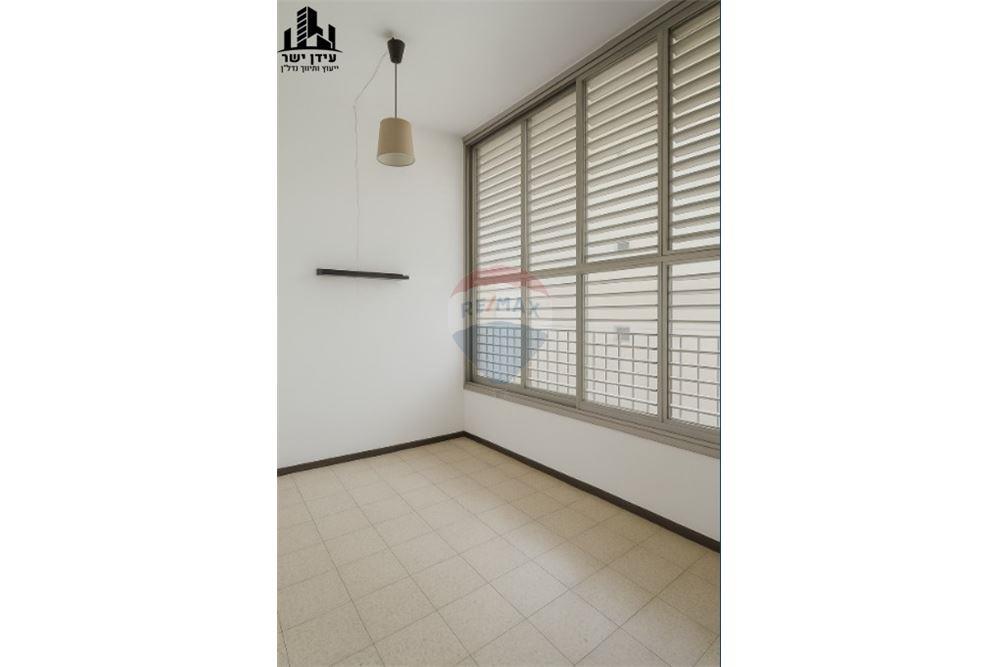 Apartment for Sale in Tel Aviv - Image 4