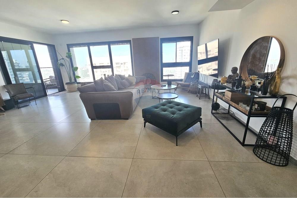 Apartment for Sale in Ramat Gan - Image 5