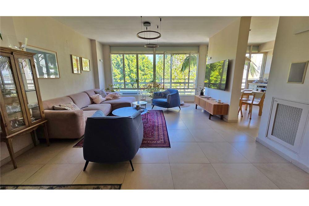 Apartment for Sale in Tel Aviv - Image 2