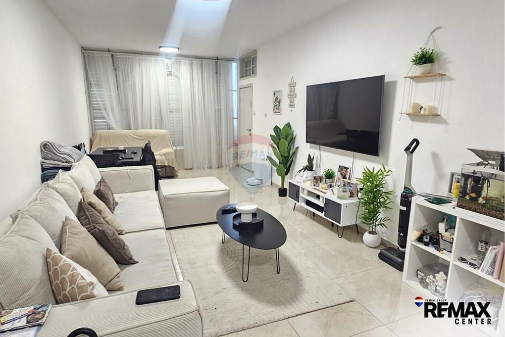 Apartment for Sale in Bat Yam - Image 1