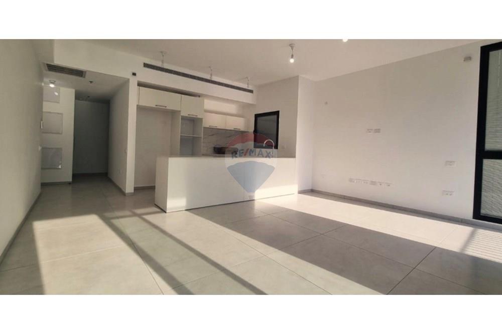 Apartment for Sale in Tel Aviv - Image 3