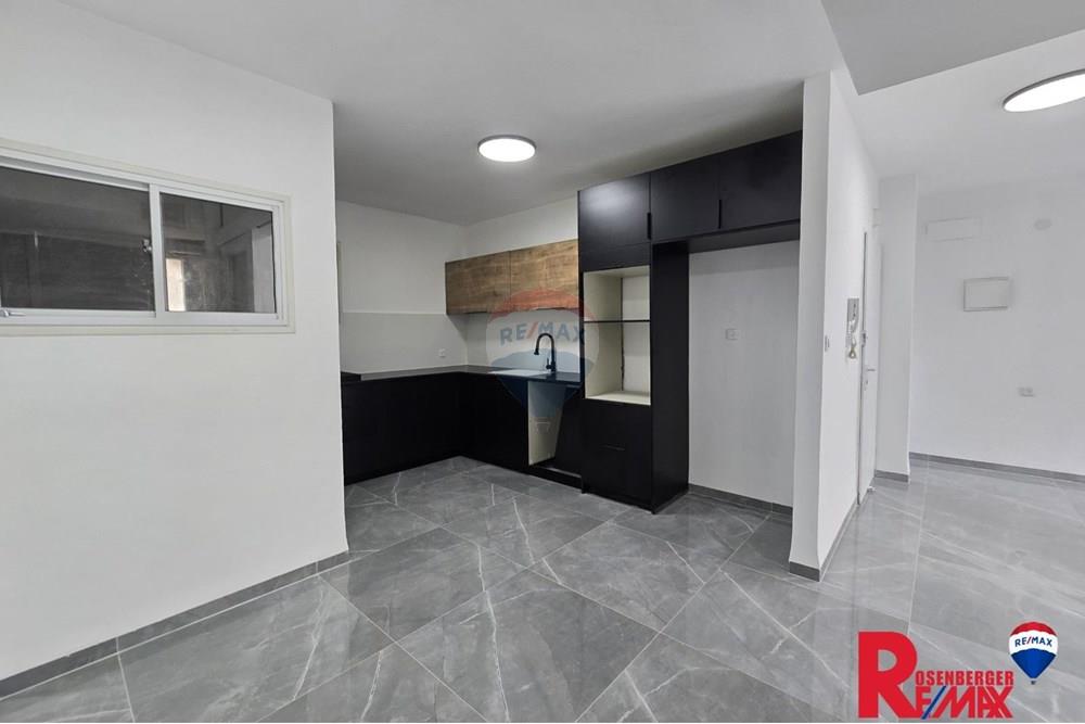 Apartment for Sale in Holon - Image 4