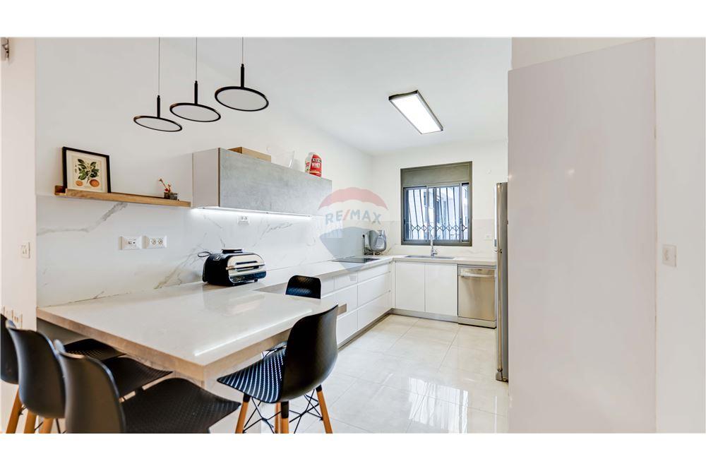 Apartment for Sale in Or Yehuda - Image 5