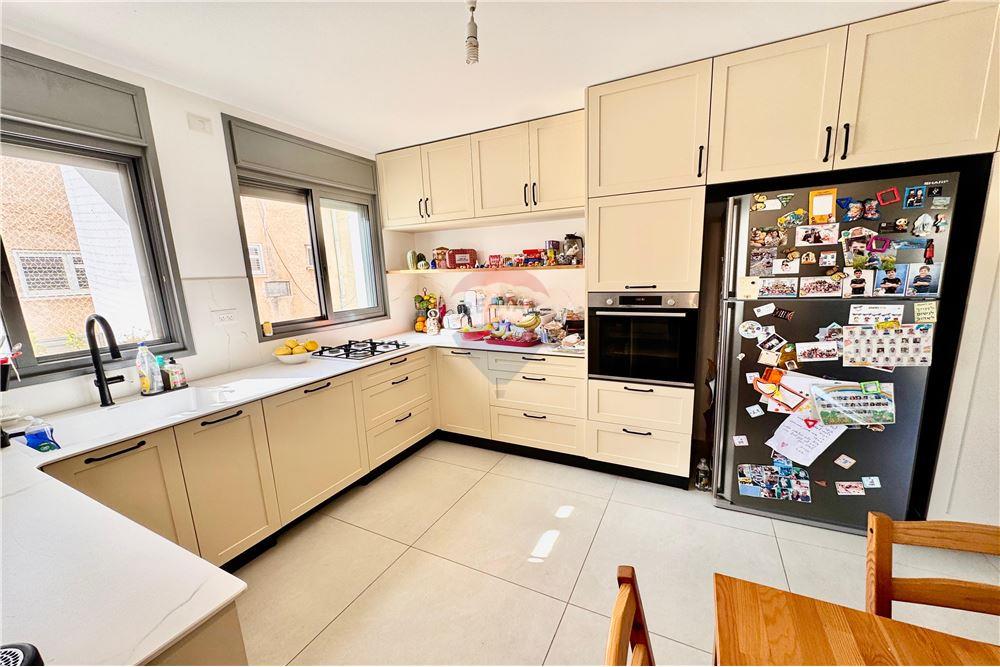 Apartment for Sale in Ra'anana - Image 5