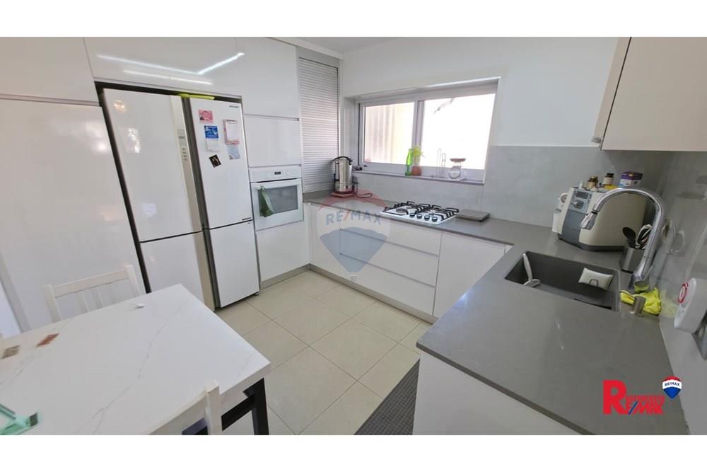 Apartment for Sale in Bat Yam - Image 5