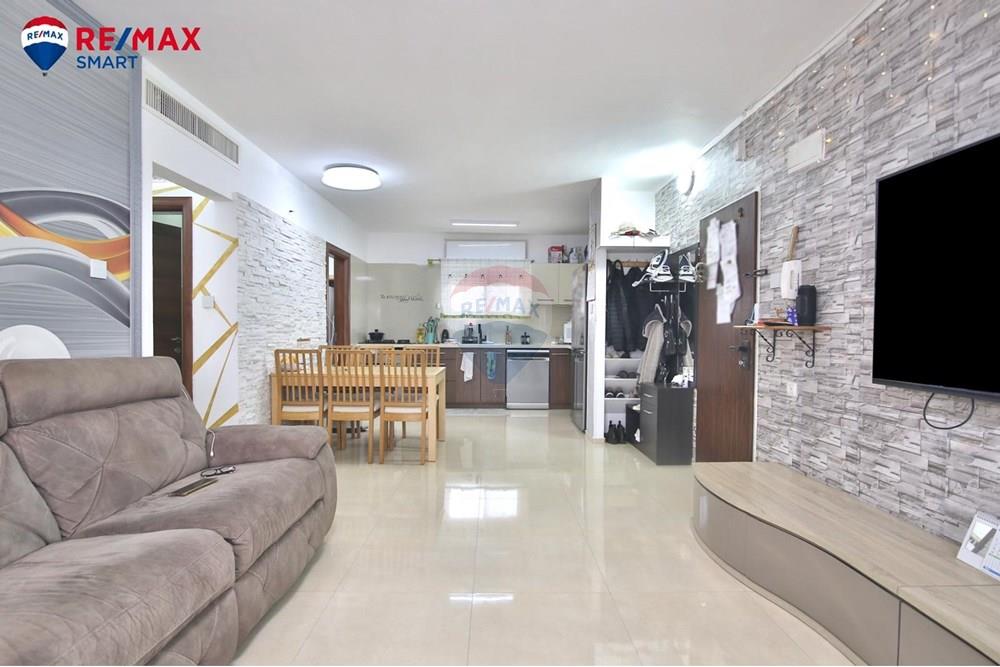 Apartment for Sale in Kiryat Yam - Image 4