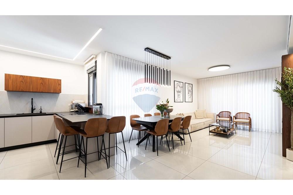 Apartment for Sale in Hadera - Image 2