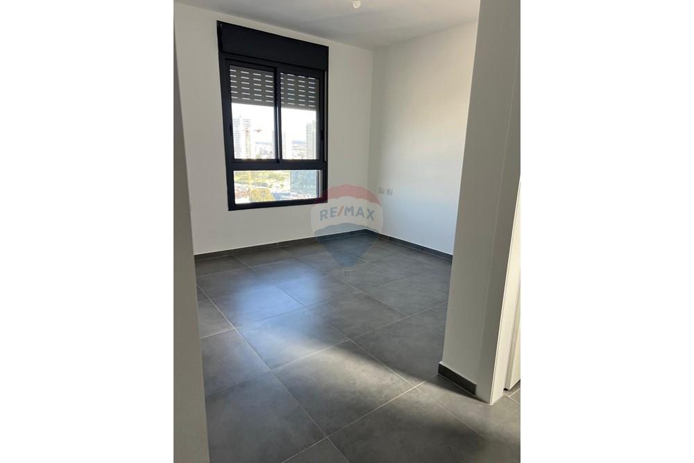 Apartment for Sale in Kiryat Yam - Image 4