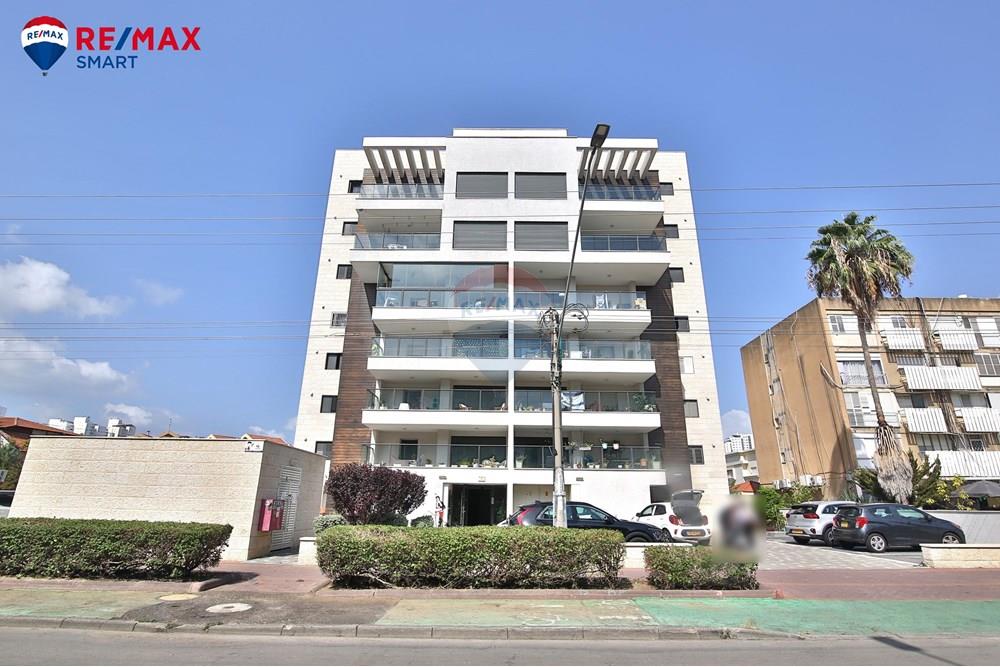 Apartment for Sale in קרית מוצקין - Image 1