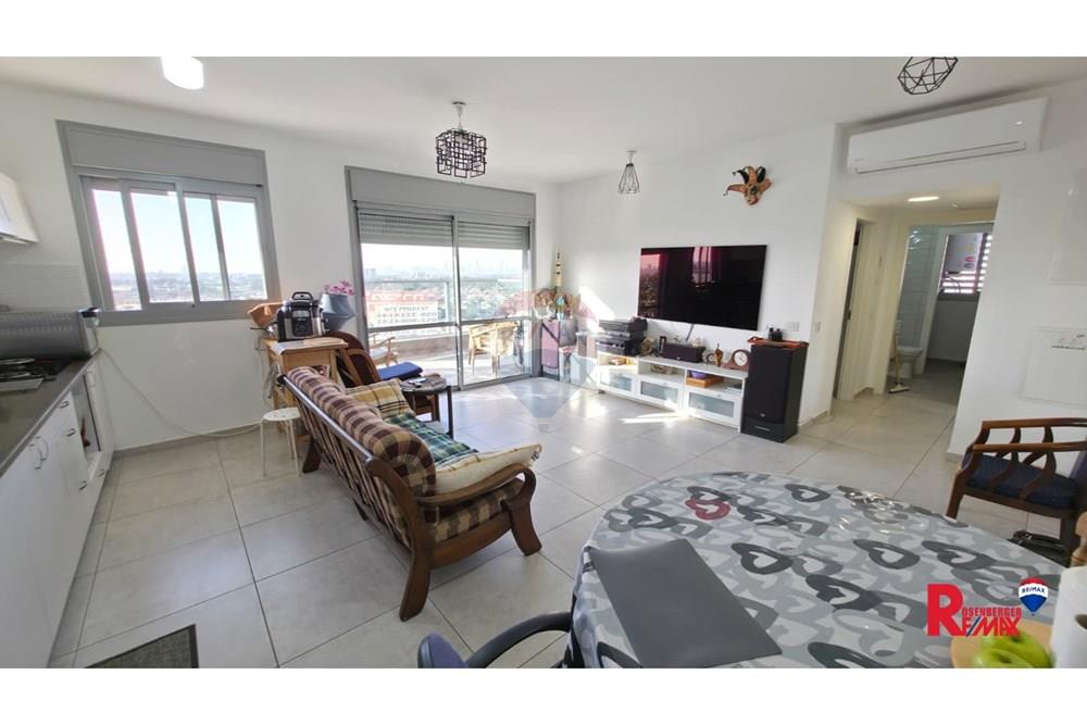 Apartment for Sale in בית דגן - Image 2