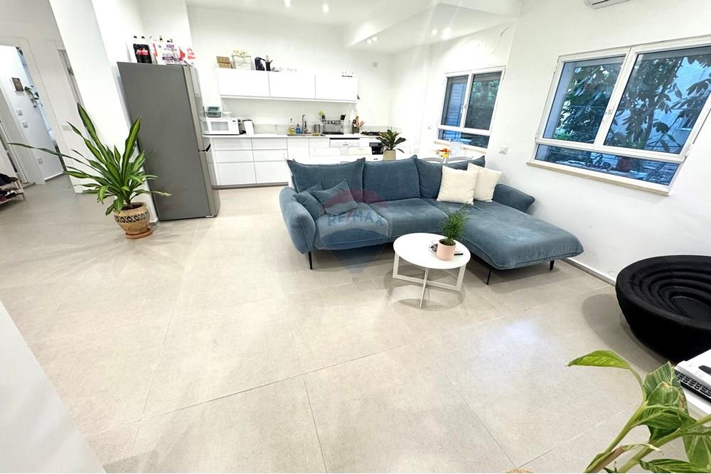 Apartment for Sale in Tel Aviv - Image 5