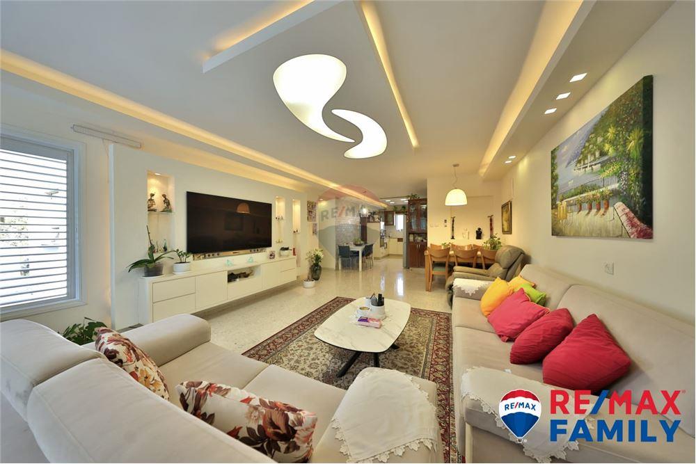 Apartment for Sale in Kiryat Yam - Image 3