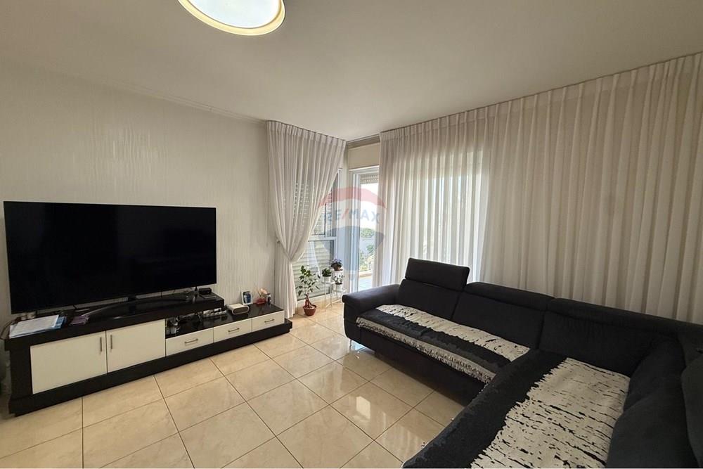 Apartment for Sale in נוף הגליל - Image 3