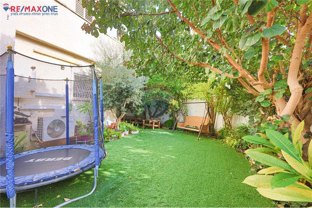 Apartment for Sale in Kfar Saba - Image 4