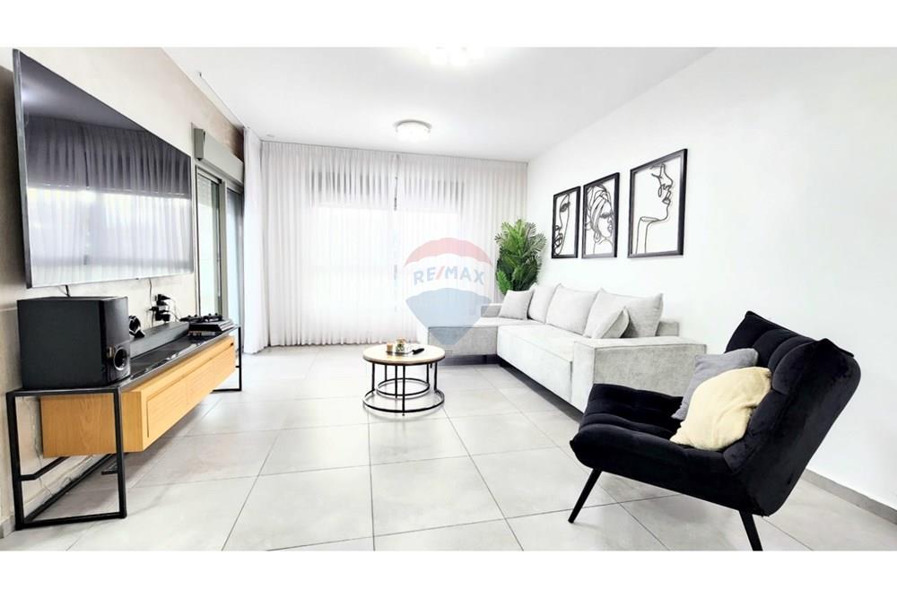 Apartment for Sale in מעלות - Image 1