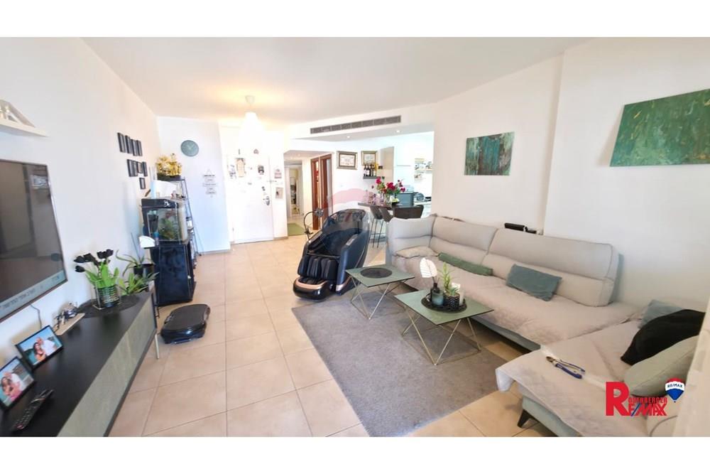 Apartment for Sale in Holon - Image 2