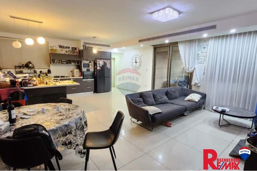 Apartment for Sale in Holon - Image 4