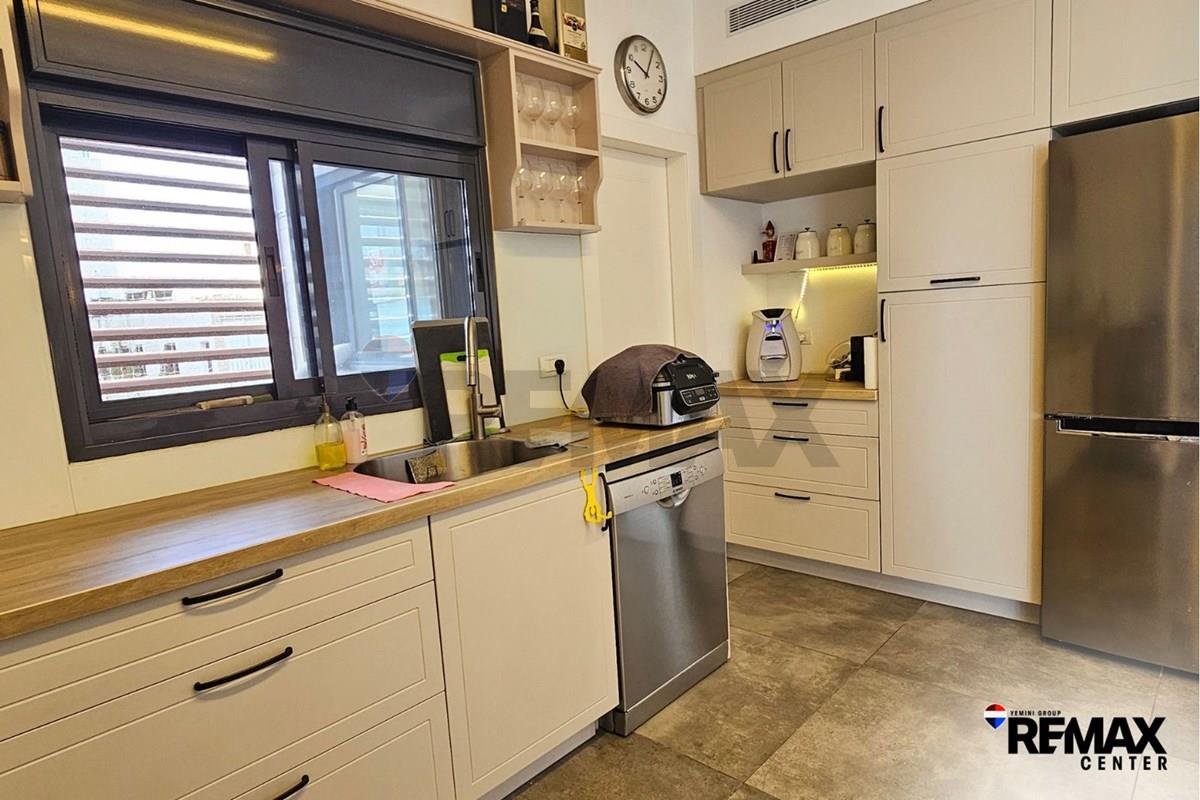 Apartment for Sale in Holon - Image 5
