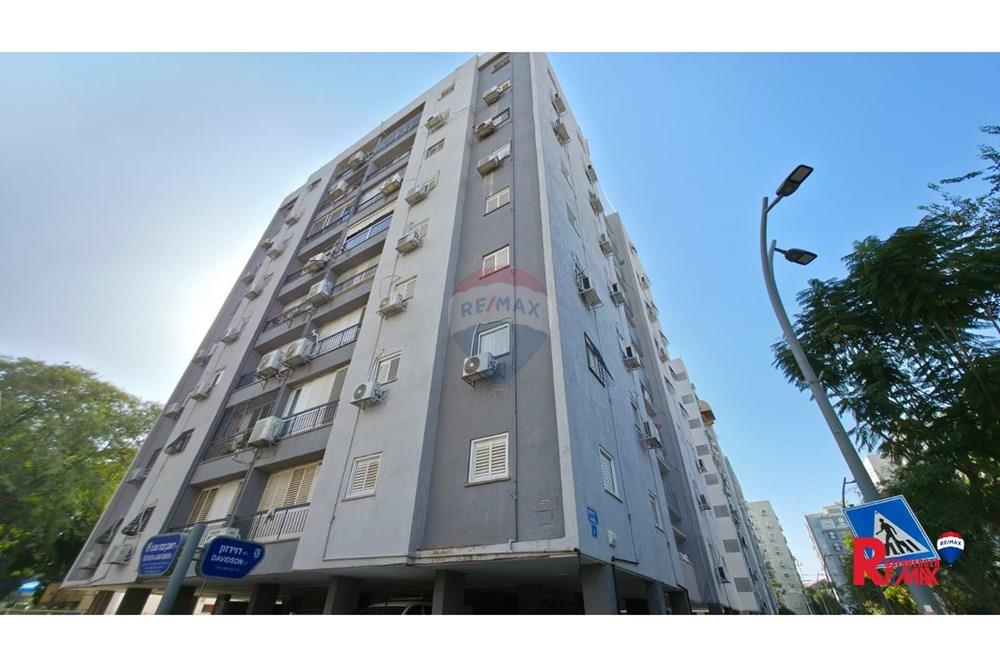 Apartment for Sale in Rishon LeZion - Image 1