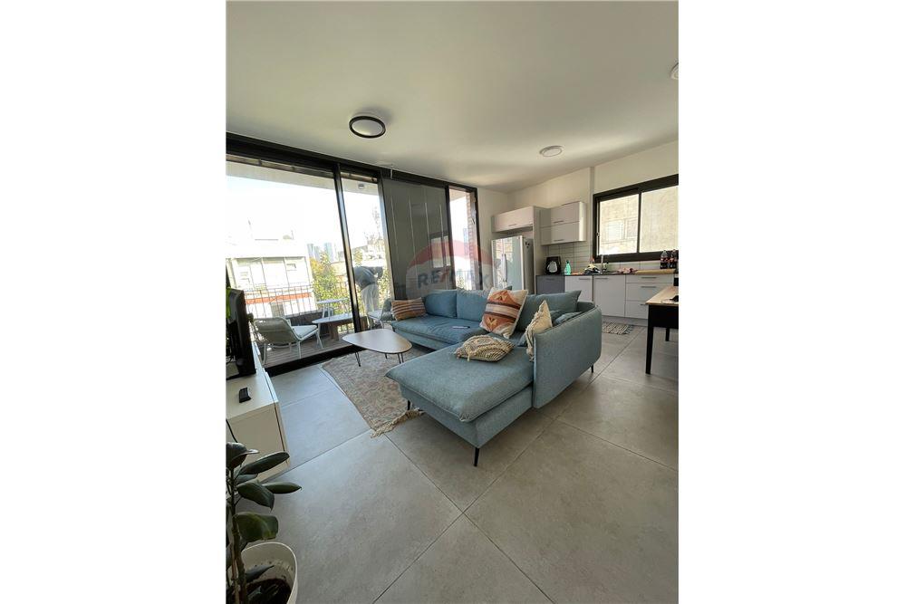 Apartment for Sale in Tel Aviv - Image 2