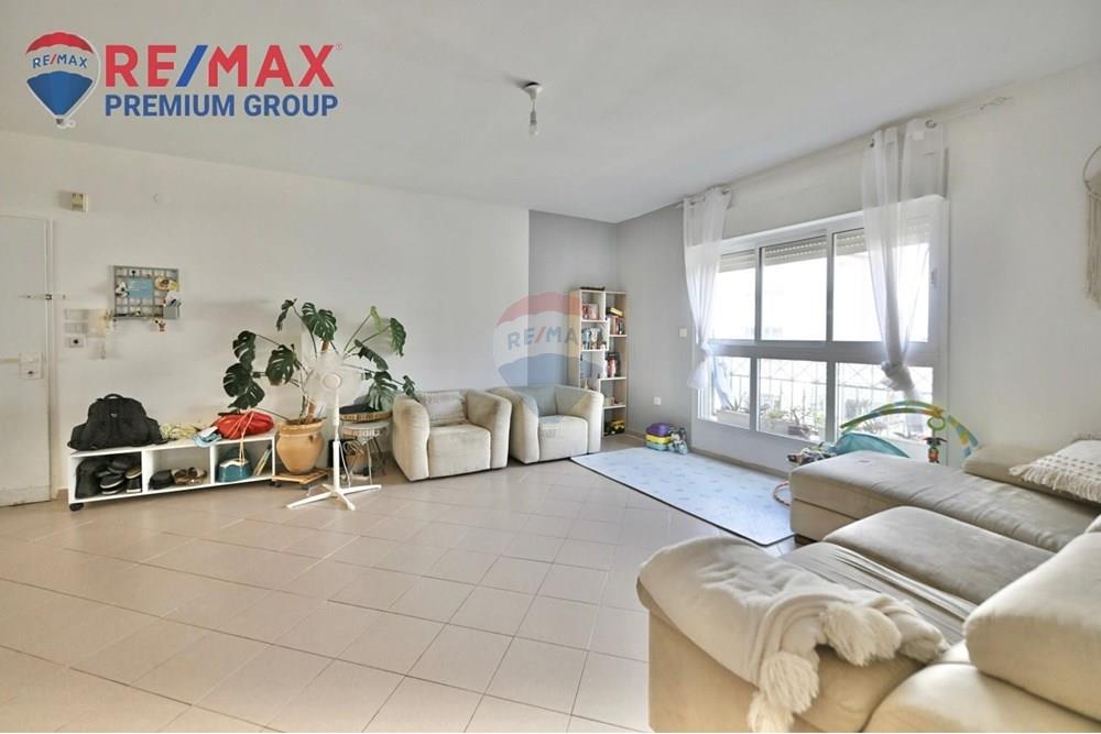 Apartment for Sale in שוהם - Image 2