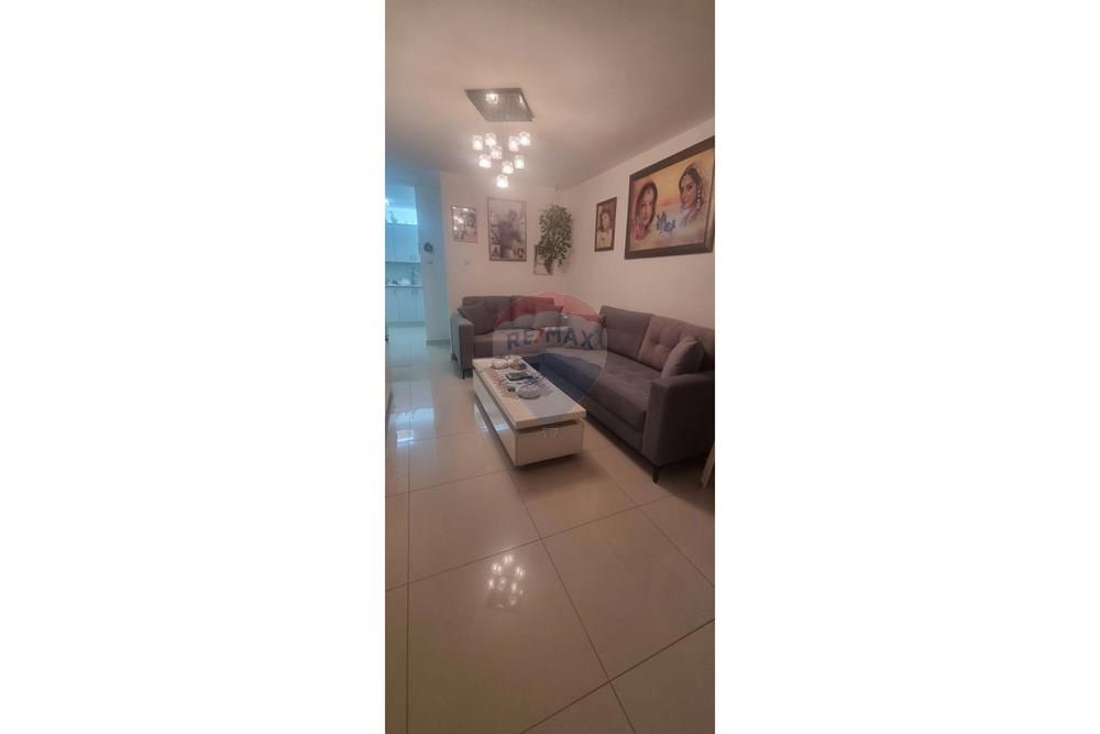 Apartment for Sale in Lod - Image 1