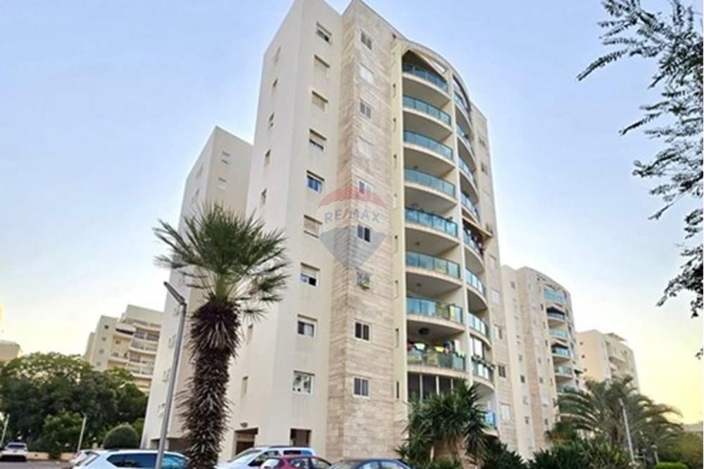 Apartment for Sale in Rishon LeZion - Image 1