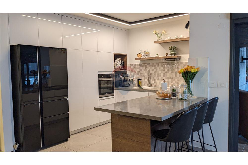 Apartment for Sale in Or Yehuda - Image 4