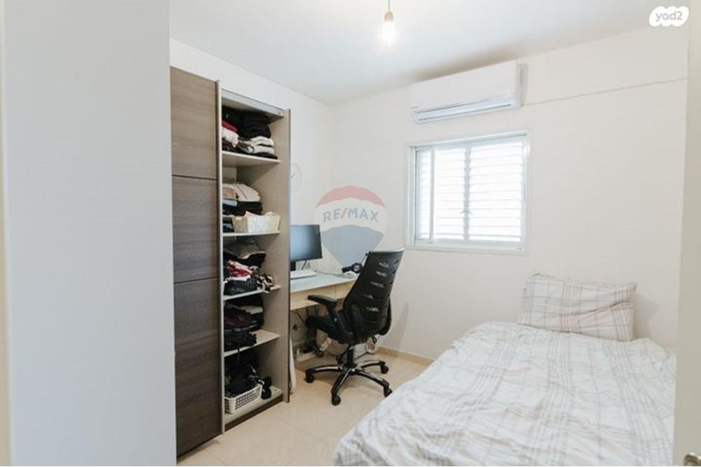 Apartment for Sale in Yehud - Image 3