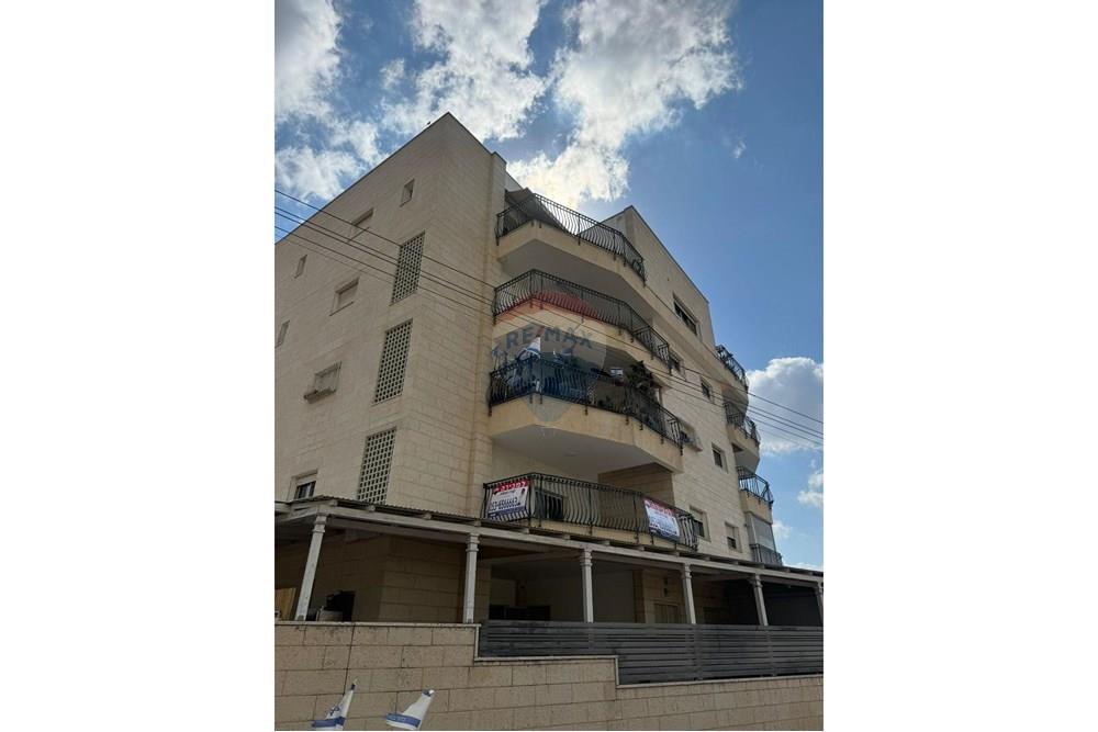 Apartment for Sale in קרית אתא - Image 1