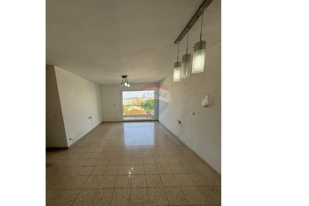 Apartment for Sale in Kfar Saba - Image 2