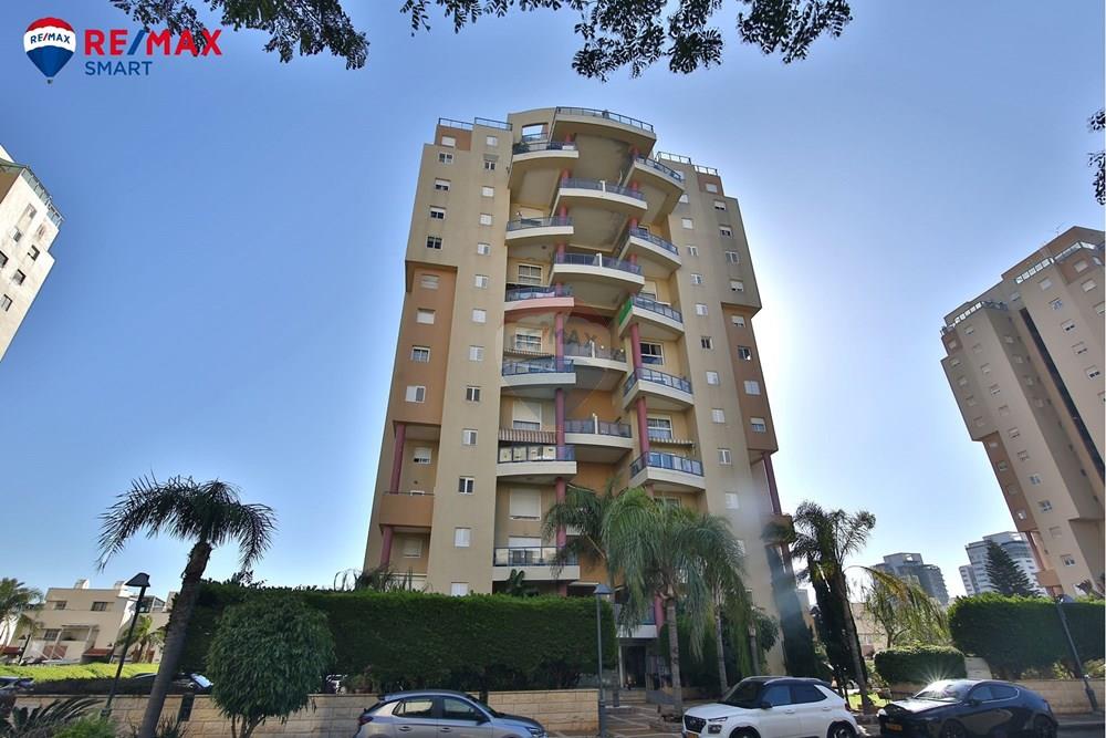 Apartment for Sale in Kiryat Yam - Image 1
