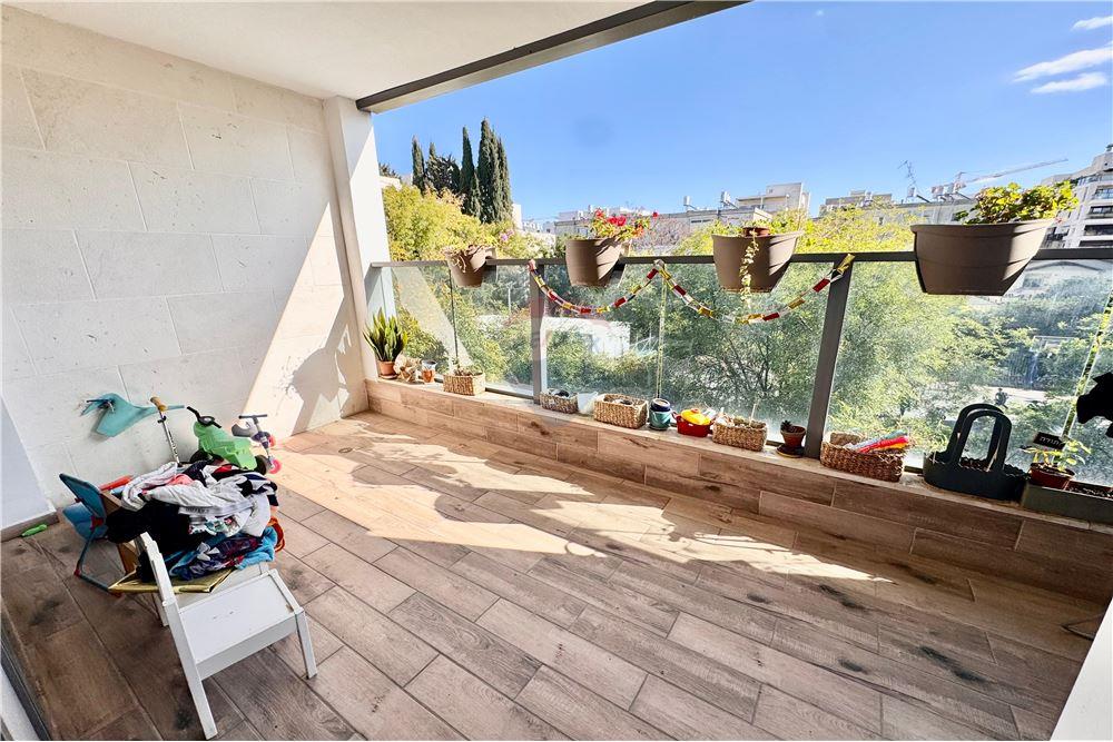 Apartment for Sale in Ra'anana - Image 2