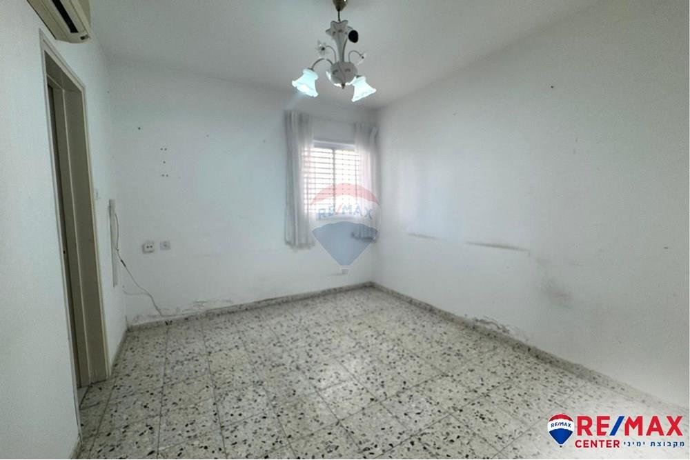 Apartment for Sale in Holon - Image 3