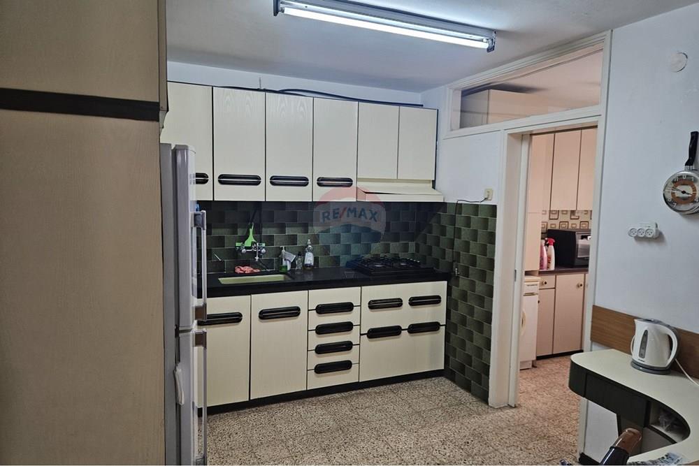Apartment for Sale in Kiryat Yam - Image 4