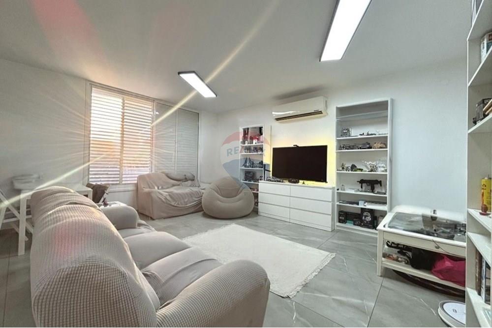 Apartment for Sale in קרית ביאליק - Image 2