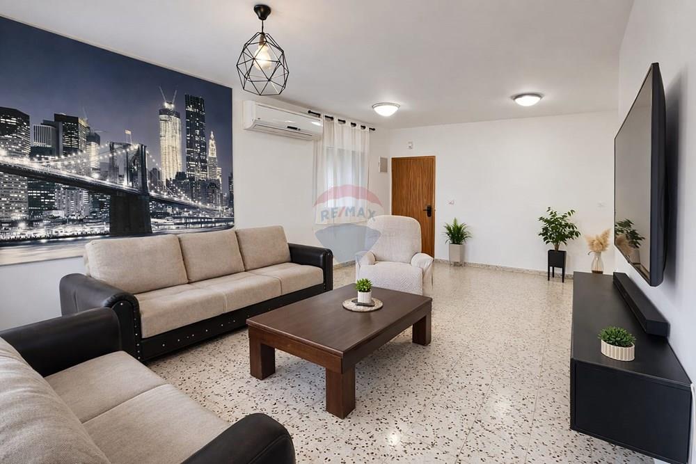 Apartment for Sale in מעלות - Image 1