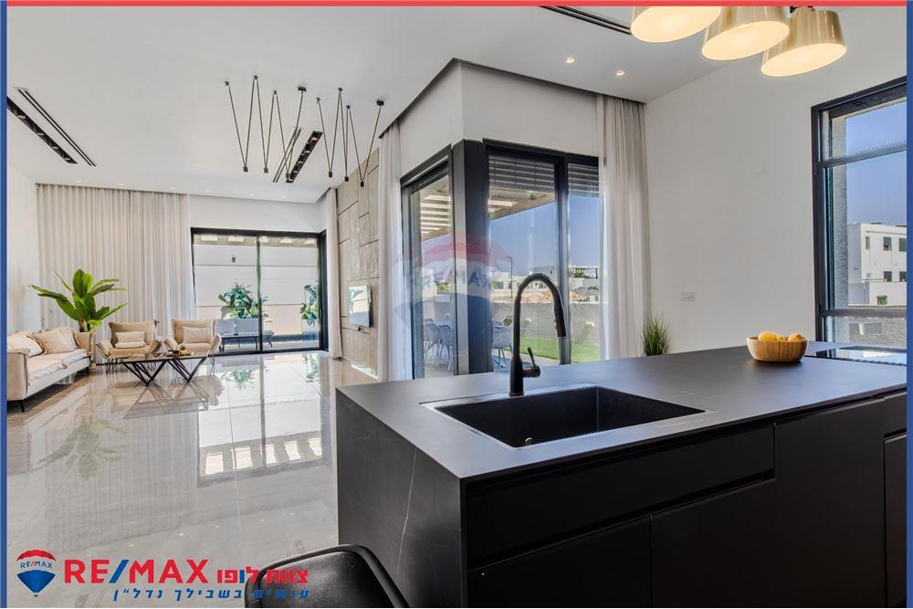 Apartment for Sale in אומן - Image 2