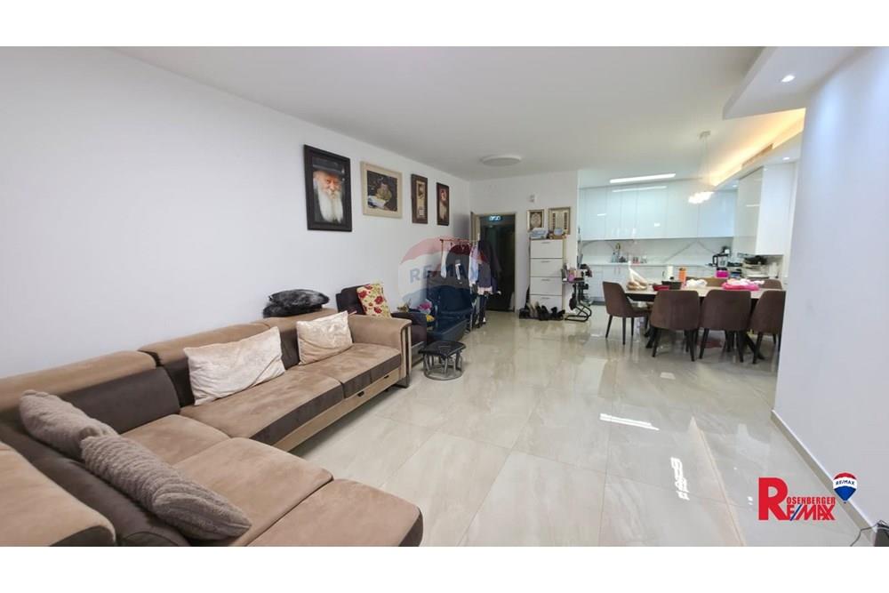 Apartment for Sale in Holon - Image 2